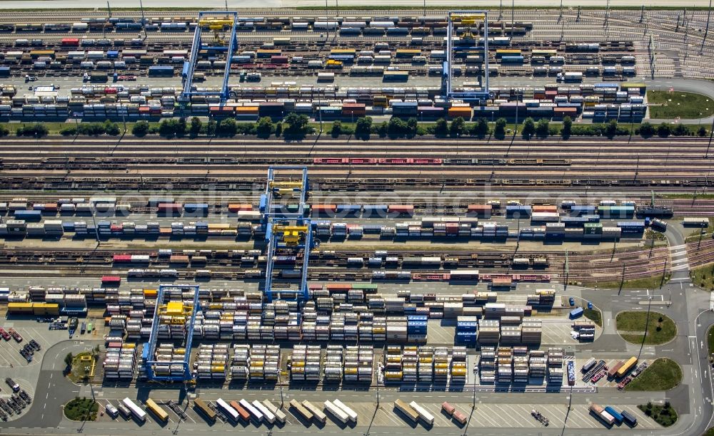 Mannheim from the bird's eye view: Terminal and quays of the MCT Mannheim Container Terminal Rhein-Neckar GmbH in Mannheim in Baden-Wuerttemberg