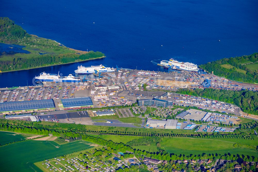 Aerial image Travemünde - Building complex and distribution center on the site of Terminal Skandinavienkai in the district Ivendorf in Travemuende in the state Schleswig-Holstein, Germany