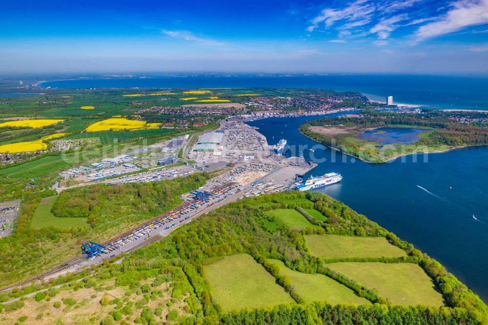 Aerial photograph Travemünde - Building complex and distribution center on the site of Terminal Skandinavienkai in the district Ivendorf in Travemuende in the state Schleswig-Holstein, Germany