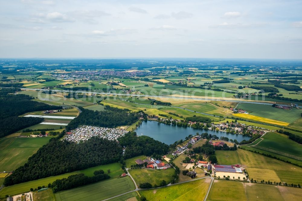 Selm from above - Lake Ternsche and camping site in Selm in the state of North Rhine-Westphalia. The camping site and lake park is located in a small forest on the Southern lakefront. The lake sits in the Northwest of the Selm borough region