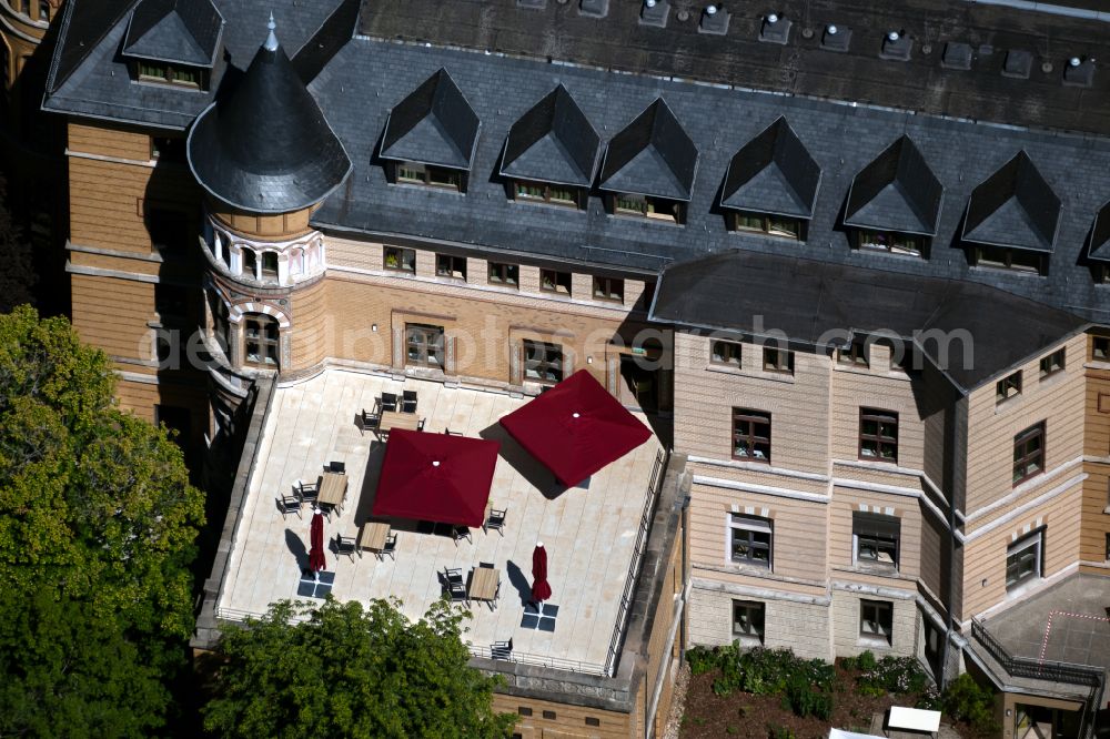 Aerial photograph Braunschweig - Terrace of the dorm residential care home - building for the physically handicapped Senioren- and Pflegezentrum St. Vinzenz in Brunswick in the state Lower Saxony, Germany