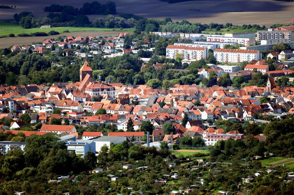 Aerial photograph Teterow - Die Stadt Teterow mit Kirche und Rathaus. Adresse: St. Peter-Pausl's Kirche, Schulstraße 2, 17166 Teterow; Tel.: 03996/182821; Adresse der Stadtverwaltung: Marktplatz 1-3, 17166 Teterow; Tel.: 03996/ 12780