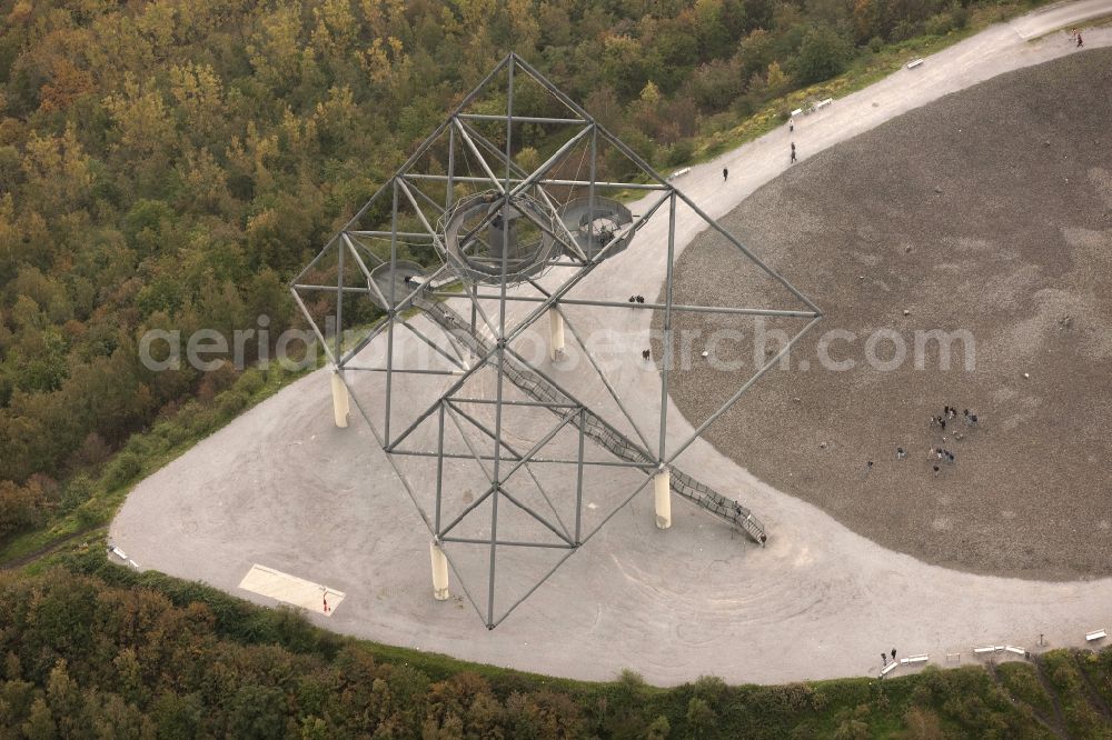 Bottrop from the bird's eye view: Tetrahedral halde with serpentine rise in Bottrop in North Rhine-Westphalia