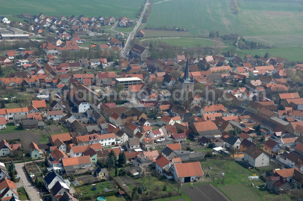 Aerial photograph Thamsbrück - Blick auf die Ortschaft Thamsbrück, einem Ortsteil der Stadt Bad Langensalza, im Unstrut-Hainich-Kreis. Der Ort wurde 736 zum ersten Mal urkundlich erwähnt und ist damit die älteste Kleinstadt in Thüringen. Sie liegt 35 km nordwestlich von Erfurt und hat 1.041 Einwohner. PLZ 99947