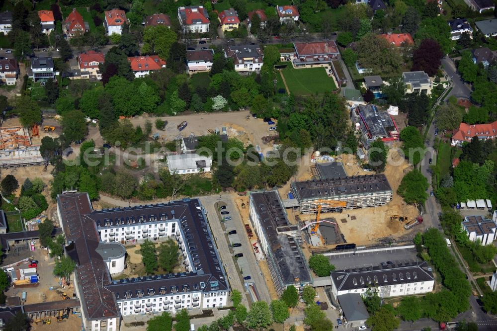 Aerial image Berlin - In the former headquarters of the U.S. forces in the district of Dahlem in Berlin is currently being created, the real estate site The metropolitan gardens. Quality apartments and suites in the former barracks and administrative buildings integrated from the Terraplan estate and fiduciary mbH at the corner Clayallee Saagemunder road 