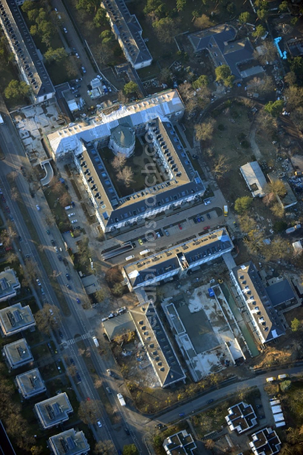 Aerial image Berlin - In the former headquarters of the U.S. forces in the district of Dahlem in Berlin is currently being created, the real estate site The metropolitan gardens. Quality apartments and suites in the former barracks and administrative buildings integrated from the Terraplan estate and fiduciary mbH at the corner Clayallee Saagemunder road 