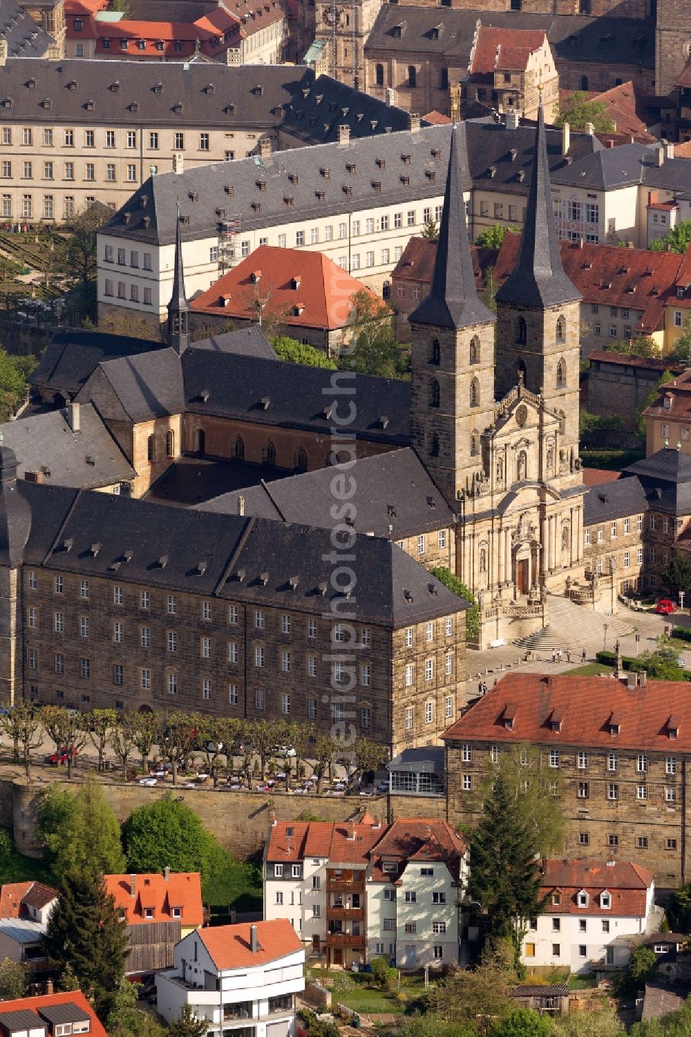 Aerial photograph Bamberg - View of the monastery Michelsberg in Bamberg in Bavaria. The Michel Monastery mountain, which is also called Michael and was founded in 1015, is a former Benedictine monastery in the diocese of Bamberg. After its dissolution in 1803, the premises of the nursing home United Catherine and Elizabeth Hospital moved there