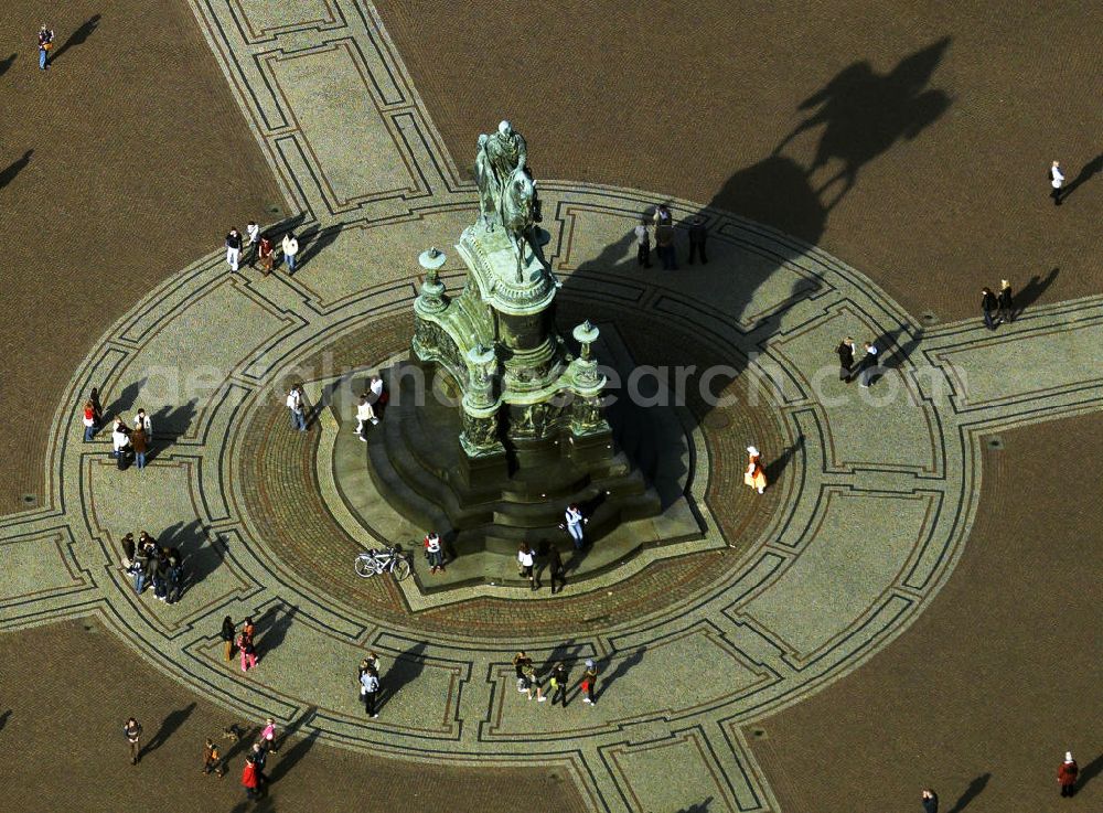 Aerial photograph Dresden - View of the Theatre Square with the equestrian statue of King John in 1889 in front of the Semper Opera House and Zwinger Palace