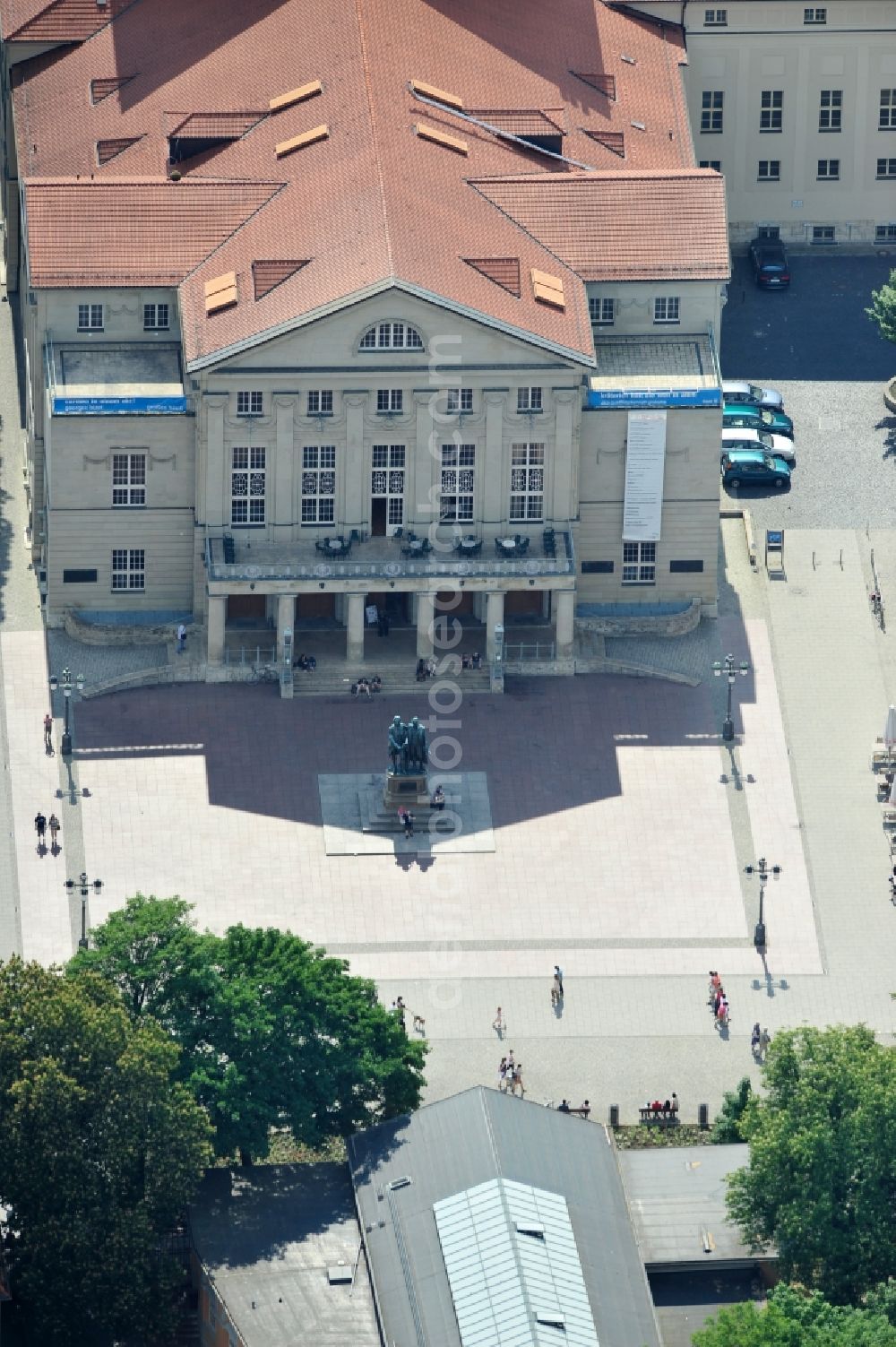 Aerial image Weimar - View of the Theatre Square with the Goethe-Schiller monument in front of the German National Theater in Weimar