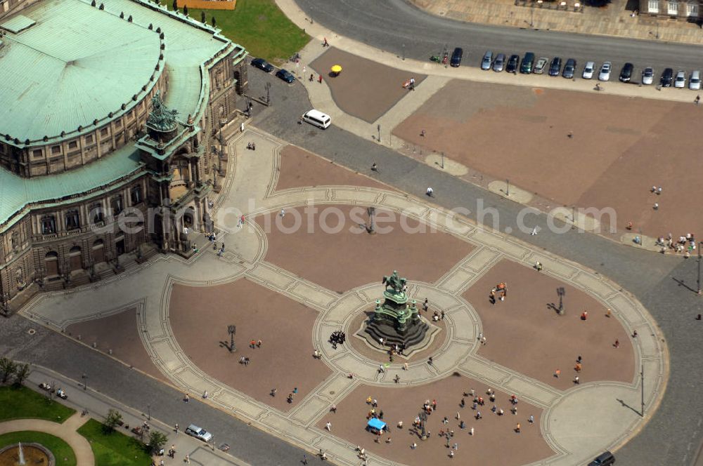 Dresden from above - Blick auf den Theaterplatz mit dem Reiterstandbild König Johanns von 1889 vor der Semperoper und dem Dresdner Zwinger.