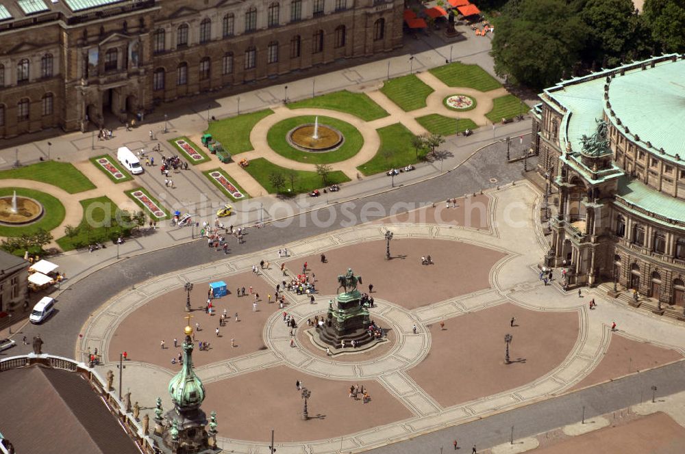 Aerial photograph Dresden - Blick auf den Theaterplatz mit dem Reiterstandbild König Johanns von 1889 vor der Semperoper und dem Dresdner Zwinger.