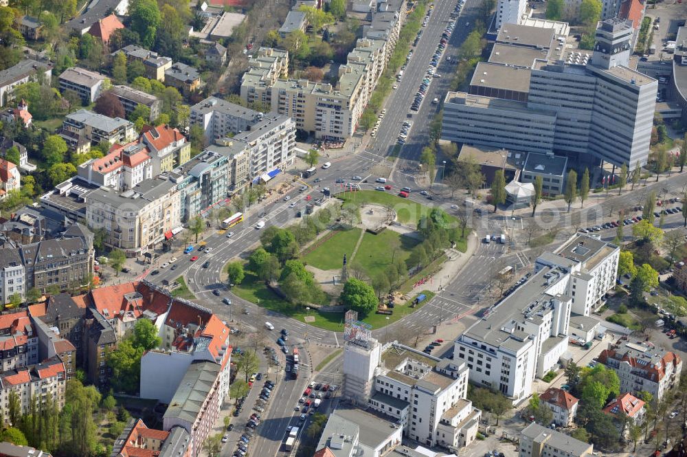 Aerial photograph Berlin - Der Verkehrsknotenpunkt, Theodor-Hess-Platz in Berlin-Westend. Communications junction, Theodor-Heuss-Platz in the Berlin district Westend.