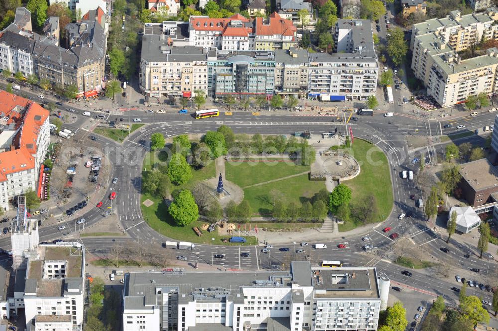 Berlin from above - Der Verkehrsknotenpunkt, Theodor-Hess-Platz in Berlin-Westend. Communications junction, Theodor-Heuss-Platz in the Berlin district Westend.