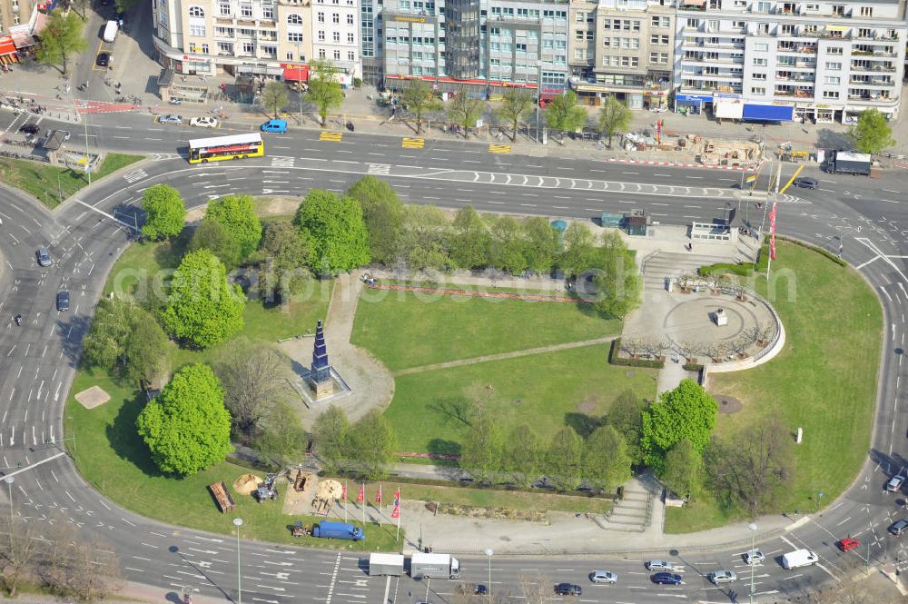 Berlin from the bird's eye view: Der Verkehrsknotenpunkt, Theodor-Hess-Platz in Berlin-Westend. Communications junction, Theodor-Heuss-Platz in the Berlin district Westend.