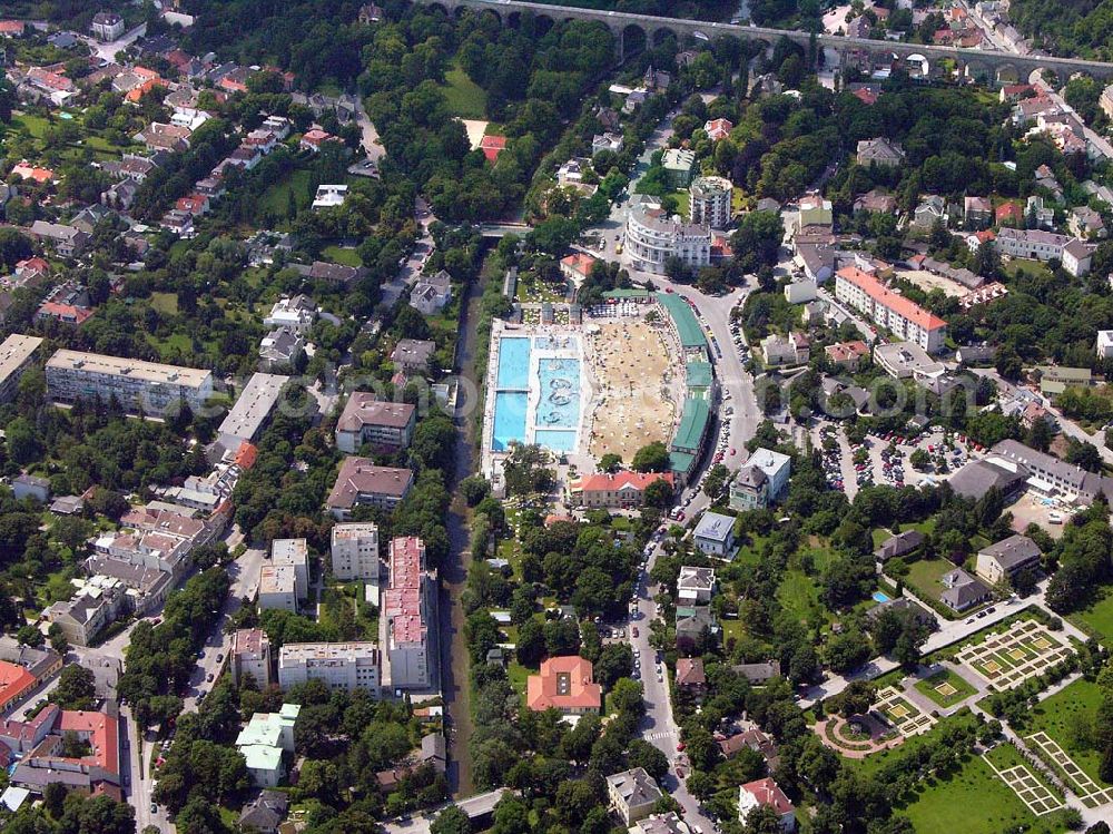 Baden (Österreich) from above - Blick auf das Thermalbad der Kurstadt Baden in Niederösterreich. Im Hintergrund das Aquädukt der Wiener Hochquellen Wasserleitung.