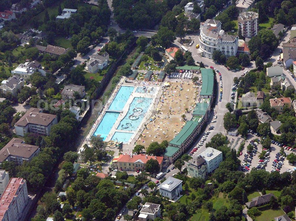 Baden (Österreich) from the bird's eye view: Blick auf das Thermalbad der Kurstadt Baden in Niederösterreich.