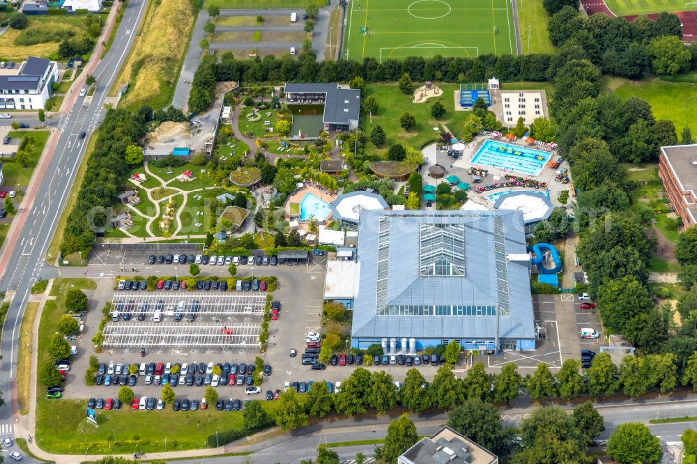 Soest from above - spa and swimming pools at the swimming pool of the leisure facility AquaFun Soest on Ardeyweg in Soest in the state North Rhine-Westphalia, Germany