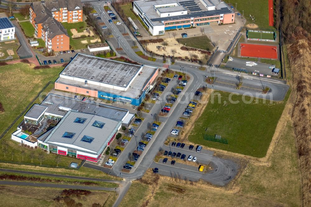 Aerial image Bönen - Spa and swimming pools at the swimming pool of the leisure facility Bad & Sauna Boenen of GSW Gemeinschaftsstadtwerke GmbH on Wolfgang-Fraeger-Strasse in Boenen in the state North Rhine-Westphalia, Germany