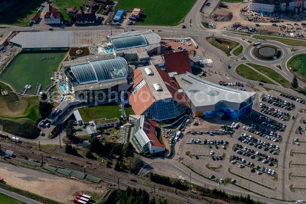 Aerial photograph Titisee-Neustadt - Spa and swimming pools at the swimming pool of the leisure facility Badeparadies Schwarzwald in Titisee-Neustadt in the state Baden-Wuerttemberg, Germany