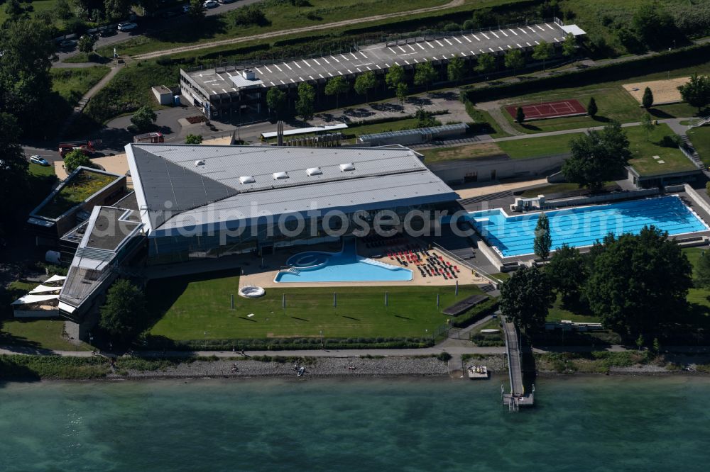 Aerial image Konstanz - Spa and swimming pools at the swimming pool of the leisure facility Bodensee-Therme Konstanz on street Zur Therme in the district Petershausen-Ost in Konstanz at Bodensee in the state Baden-Wuerttemberg, Germany