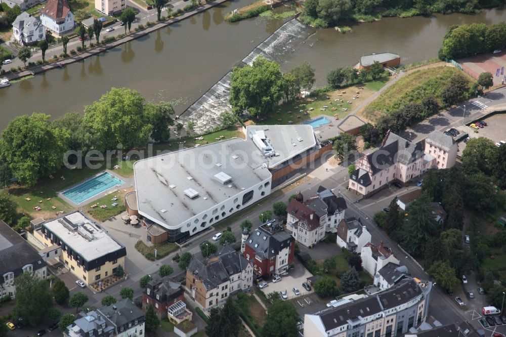 Bad Ems from above - Spa and swimming pools at the swimming pool of the leisure facility Emser Therme in Bad Ems in the state Rhineland-Palatinate, Germany