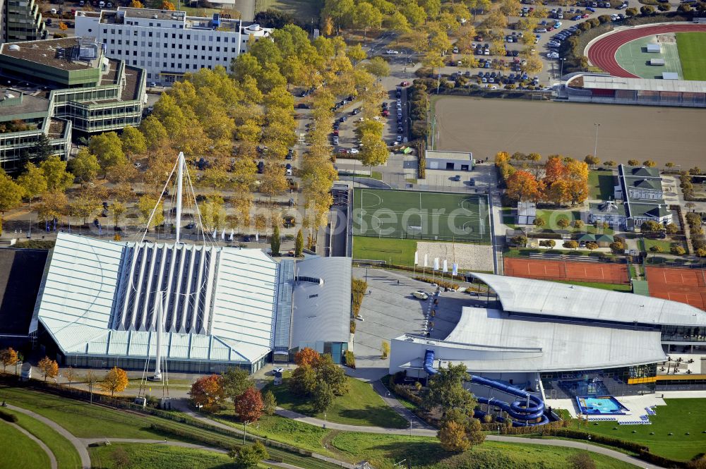 Aerial photograph Karlsruhe - Spa and swimming pools at the swimming pool of the leisure facility Europabad on street Hermann-Veit-Strasse in the district Suedweststadt in Karlsruhe in the state Baden-Wuerttemberg, Germany