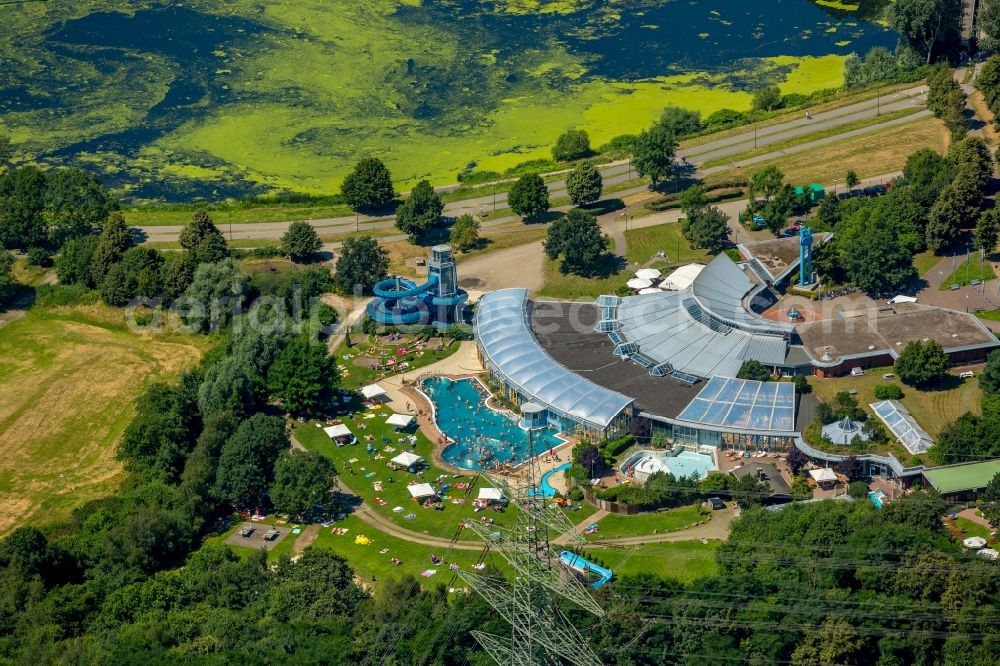 Witten from the bird's eye view: Spa and swimming pools at the swimming pool of the leisure facility Freizeitbad Heveney in Witten in the state North Rhine-Westphalia