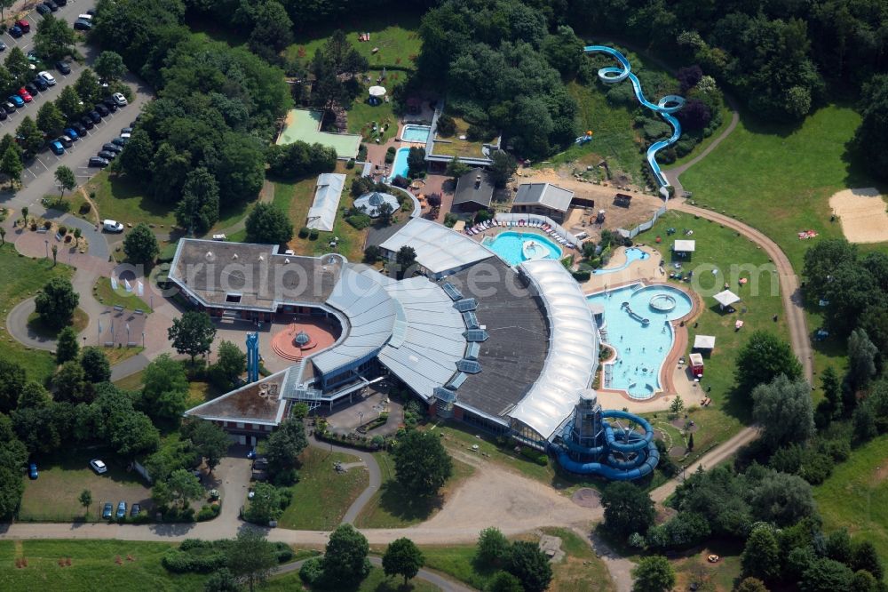 Witten from above - Spa and swimming pools at the swimming pool of the leisure facility Freizeitbad Heveney in Witten in the state North Rhine-Westphalia, Germany