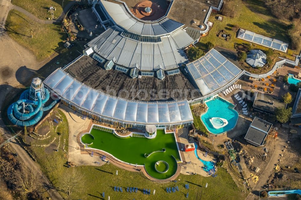 Witten from the bird's eye view: Spa and swimming pools at the swimming pool of the leisure facility Freizeitbad Heveney in Witten in the state North Rhine-Westphalia, Germany