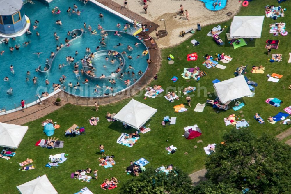 Aerial photograph Witten - Spa and swimming pools at the swimming pool of the leisure facility Freizeitbad Heveney in Witten in the state North Rhine-Westphalia, Germany