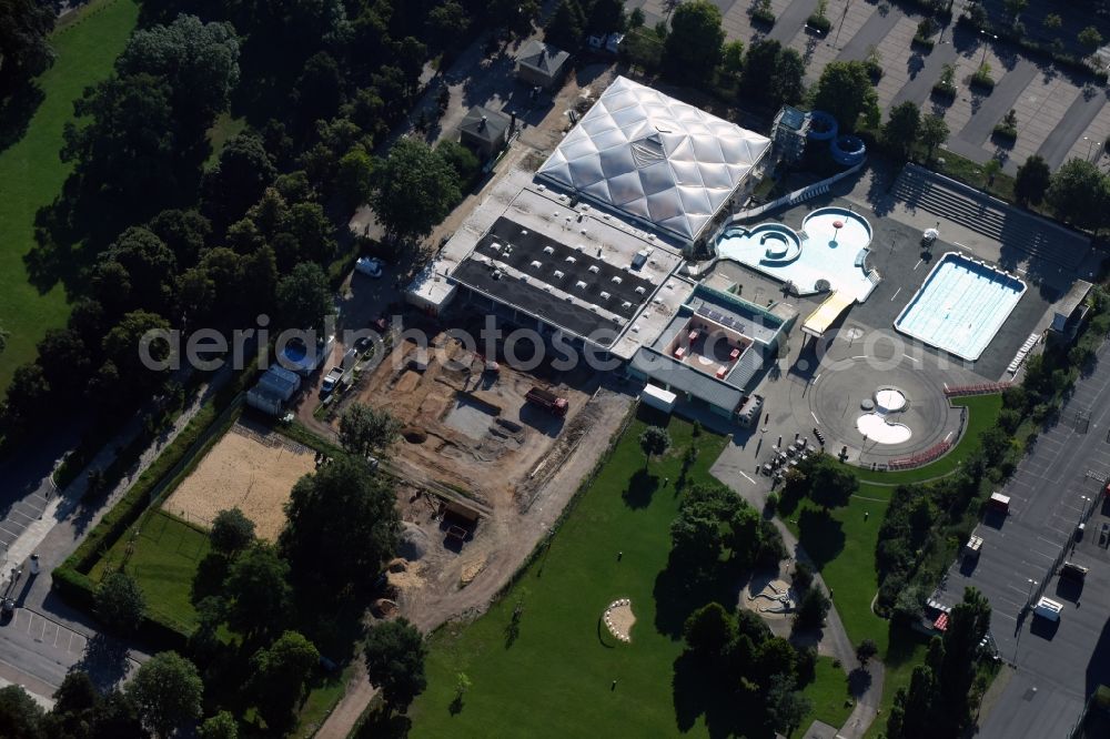 Dresden from the bird's eye view: Spa and swimming pools at the swimming pool of the leisure facility Georg-Arnhold-Bad of the Dresdner Baeder GmbH with an expansional construction side for a sauna in Dresden in the state Saxony