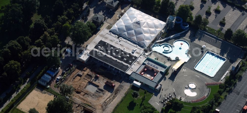 Aerial image Dresden - Spa and swimming pools at the swimming pool of the leisure facility Georg-Arnhold-Bad of the Dresdner Baeder GmbH with an expansional construction side for a sauna in Dresden in the state Saxony