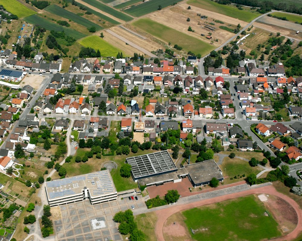 Aerial image Oberhausen-Rheinhausen - Thermal baths and swimming pools at the outdoor pool of the leisure facility Hallenbad Oberhausen on Schwarzen Weg in the district of Oberhausen in Oberhausen-Rheinhausen in the state Baden-Wuerttemberg, Germany