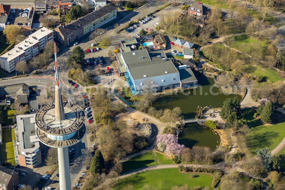 Wesel from above - Spa and swimming pools at the swimming pool of the leisure facility HeubergBad on Gantesweilerstrasse in Wesel in the state North Rhine-Westphalia, Germany