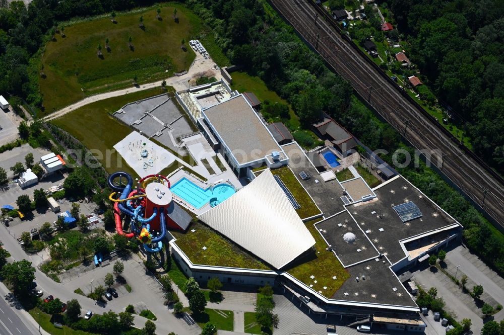 Aerial image Ingolstadt - Spa and swimming pools at the swimming pool of the leisure facility WONNEMAR Erlebnisbad Ingolstadt on Suedliche Ringstrasse in Ingolstadt in the state Bavaria, Germany