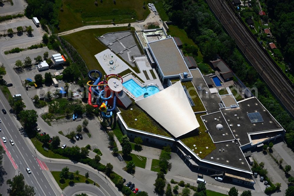 Aerial photograph Ingolstadt - Spa and swimming pools at the swimming pool of the leisure facility WONNEMAR Erlebnisbad Ingolstadt on Suedliche Ringstrasse in Ingolstadt in the state Bavaria, Germany