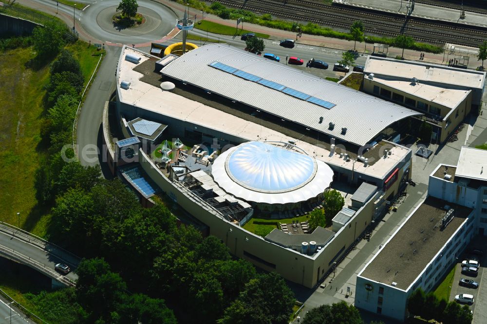 Bielefeld from the bird's eye view: Spa and swimming pools at the swimming pool of the leisure facility Ishara Badewelt on place Europa Platz in the district Mitte in Bielefeld in the state North Rhine-Westphalia, Germany