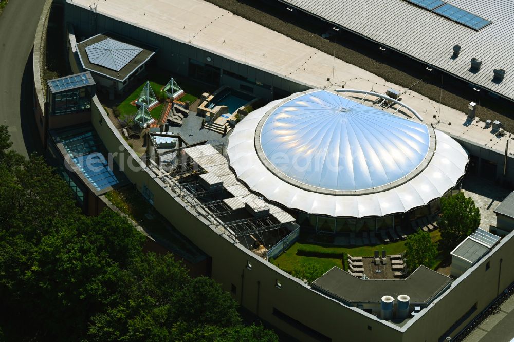 Aerial image Bielefeld - Spa and swimming pools at the swimming pool of the leisure facility Ishara Badewelt on place Europa Platz in the district Mitte in Bielefeld in the state North Rhine-Westphalia, Germany