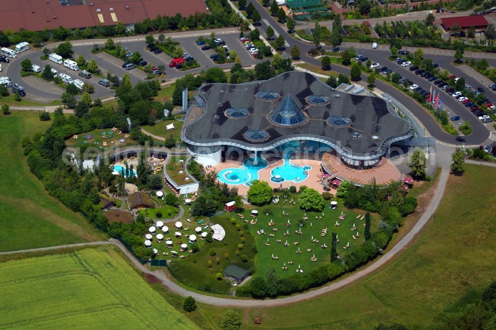 Bad Kissingen from the bird's eye view: Spa and swimming pools at the swimming pool of the leisure facility KissSalis Therme in the district Garitz in Bad Kissingen in the state Bavaria, Germany