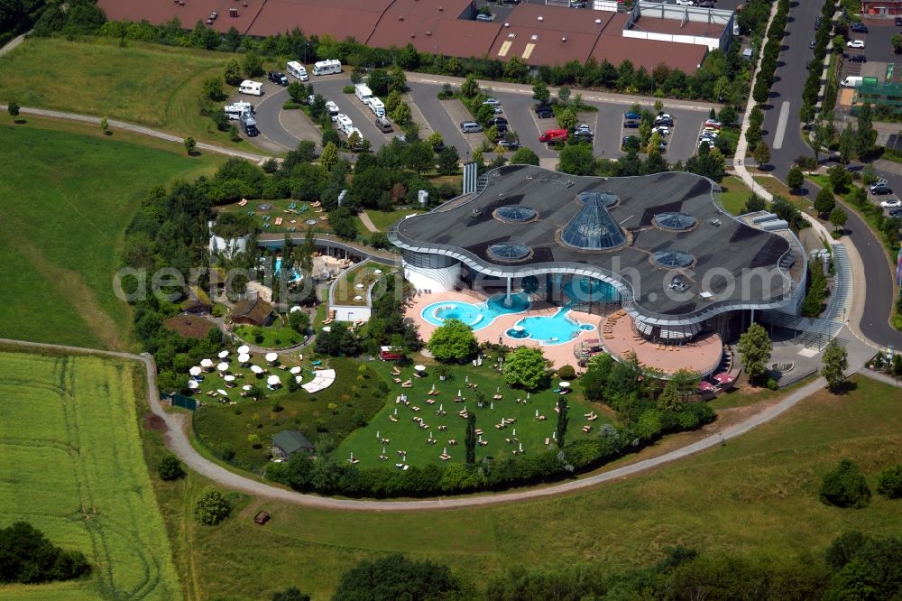 Aerial image Bad Kissingen - Spa and swimming pools at the swimming pool of the leisure facility KissSalis Therme in the district Garitz in Bad Kissingen in the state Bavaria, Germany