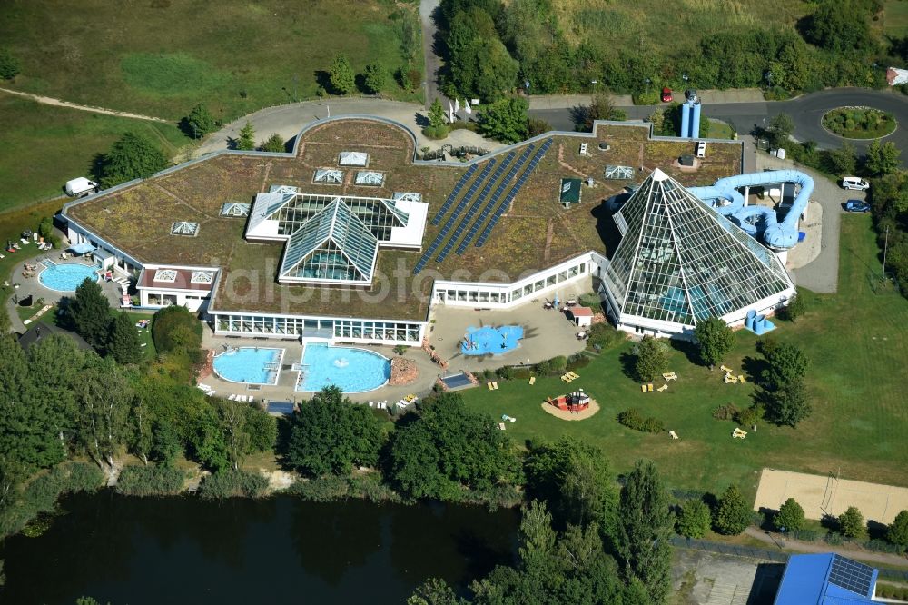 Bad Lausick from above - Spa and swimming pools at the swimming pool of the leisure facility Kur- und Freizeitbad RIFF in Bad Lausick in the state Saxony