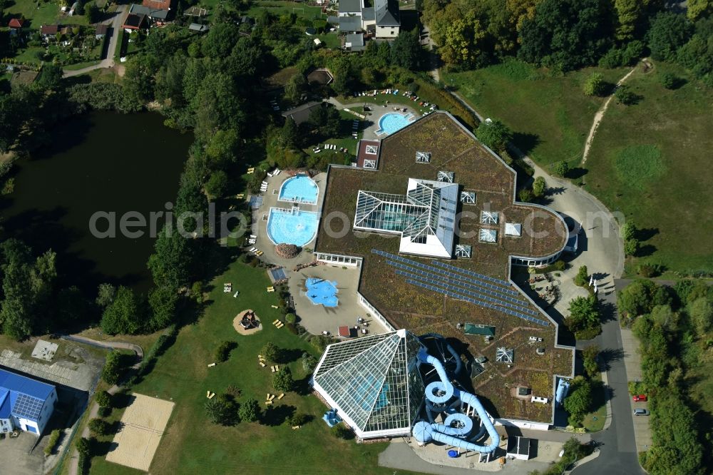 Aerial image Bad Lausick - Spa and swimming pools at the swimming pool of the leisure facility Kur- und Freizeitbad RIFF in Bad Lausick in the state Saxony