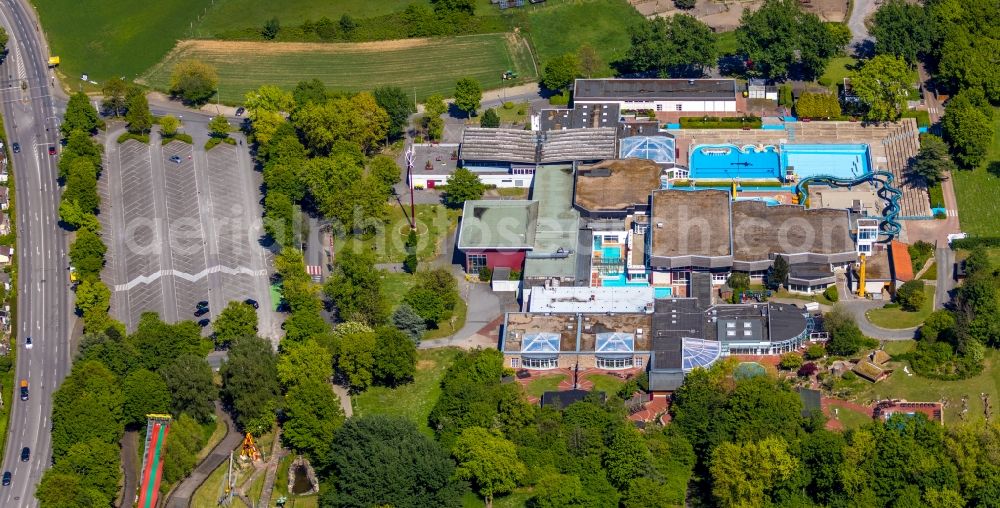 Aerial photograph Herne - Spa and swimming pools at the swimming pool of the leisure facility LAGO Die Therme on im Gysenberg-Park - Am Ruhmbach in Herne in the state North Rhine-Westphalia, Germany