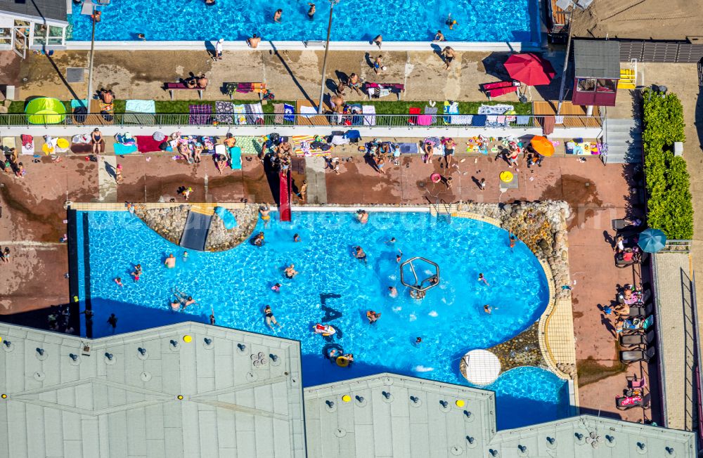 Sodingen from the bird's eye view: Spa and swimming pools at the swimming pool of the leisure facility LAGO Die Therme Am Ruhmbach in Sodingen at Ruhrgebiet in the state North Rhine-Westphalia, Germany