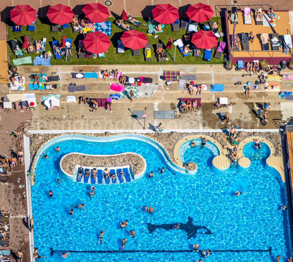 Aerial photograph Sodingen - Spa and swimming pools at the swimming pool of the leisure facility LAGO Die Therme Am Ruhmbach in Sodingen at Ruhrgebiet in the state North Rhine-Westphalia, Germany