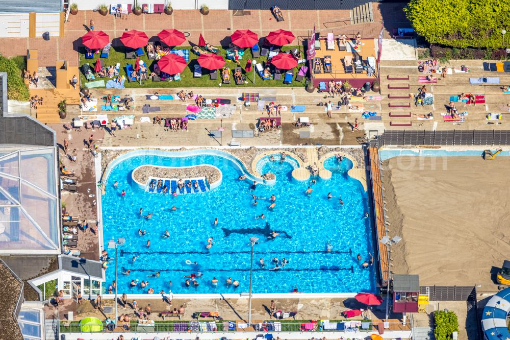 Sodingen from the bird's eye view: Spa and swimming pools at the swimming pool of the leisure facility LAGO Die Therme Am Ruhmbach in Sodingen at Ruhrgebiet in the state North Rhine-Westphalia, Germany