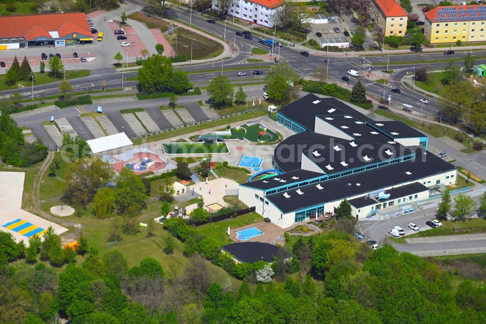 Aerial photograph Cottbus - Spa and swimming pools at the swimming pool of the leisure facility Lagune Cottbus on Nordring corner Sielower Landstrasse in Cottbus in the state Brandenburg, Germany