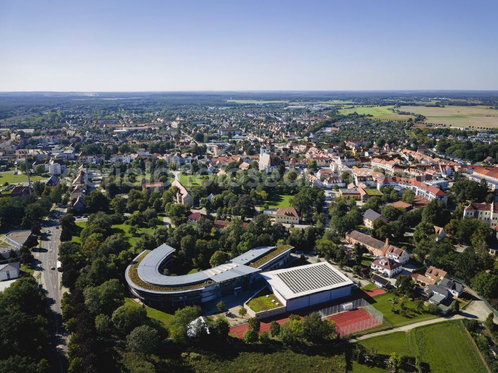 Aerial photograph Hoyerswerda - Spa and swimming pools at the swimming pool of the leisure facility of Lausitzbad Hoyerswerda GmbH Am Gondelteich in Hoyerswerda in the state Saxony, Germany