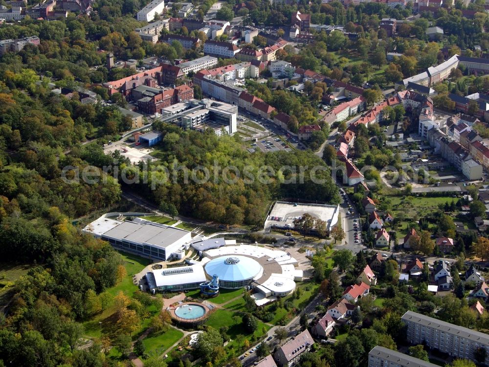 Aerial photograph Brandenburg an der Havel - Spa and swimming pools at the swimming pool of the leisure facility Marienbad Brandenburg on Sprengelstrasse in Brandenburg an der Havel in the state Brandenburg, Germany