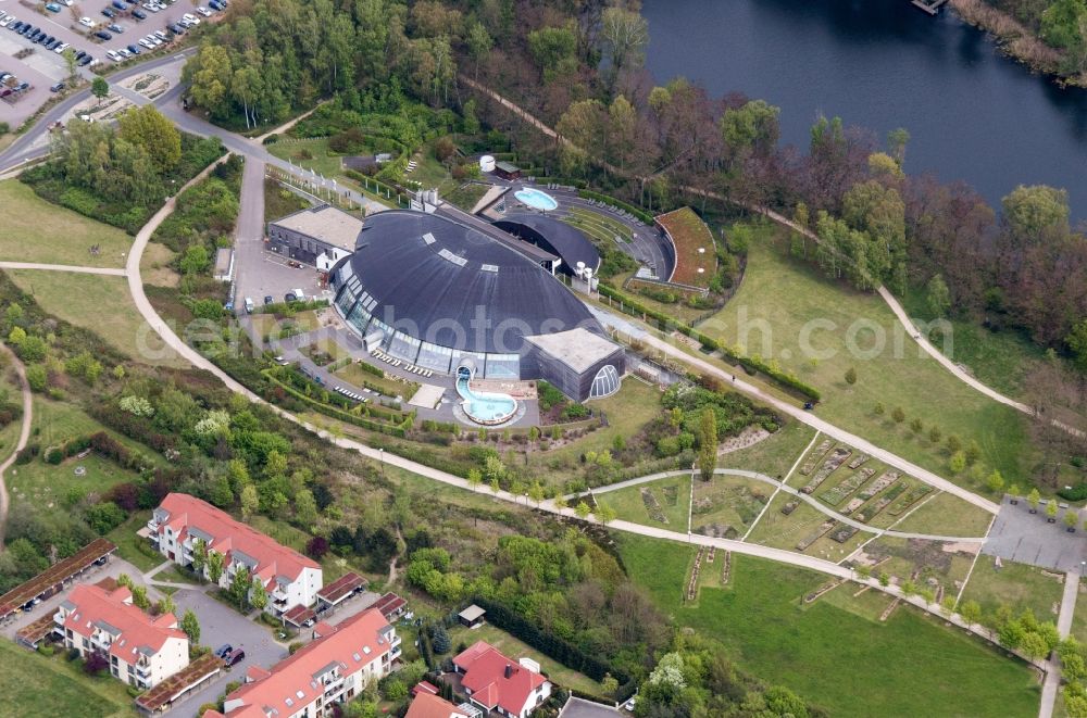 Brandenburg an der Havel from the bird's eye view: Spa and swimming pools at the swimming pool of the leisure facility Marienbad an der Sprengelstrasse in Brandenburg an der Havel in the state Brandenburg